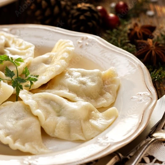 Pierogi z gęsiną z sosem śliwkowym